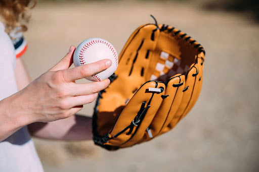 6 Macam Alat-Alat Permainan Softball serta Kegunaannya